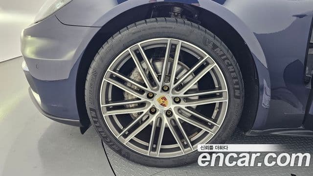 Porsche Panamera 2019 — Şəkil 13/32