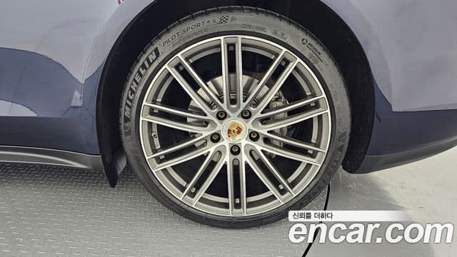 Porsche Panamera 2019 — Şəkil 31/32