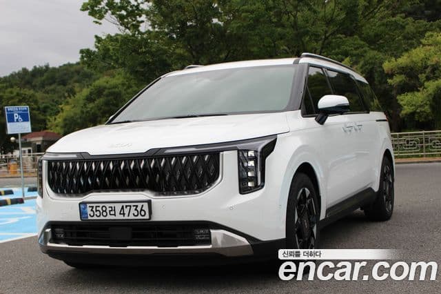 Kia Carnival 2025 — Фото 1/20