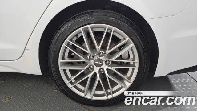 Genesis G70 2019 — Photo 13/30