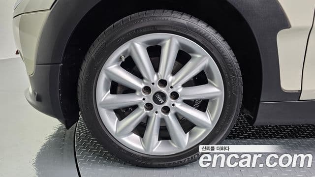 Mini Cooper Clubman 2021 — ფოტო 23/32