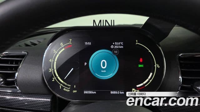 Mini Cooper Clubman 2021 — ფოტო 17/32