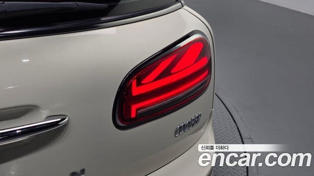 Mini Cooper Clubman 2021 — ფოტო 20/32