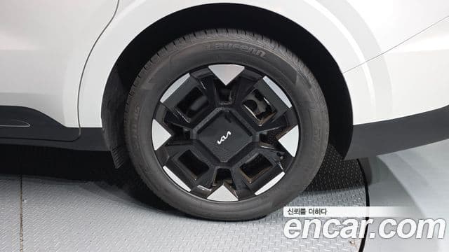 Kia Carnival 2024 — Şəkil 31/33