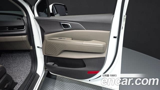 Kia Carnival 2024 — Şəkil 28/33