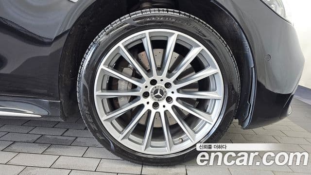 Mercedes-Benz S-Class 2021 — Photo 18/37