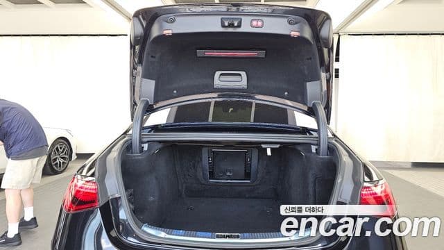 Mercedes-Benz S-Class 2021 — Photo 2/37