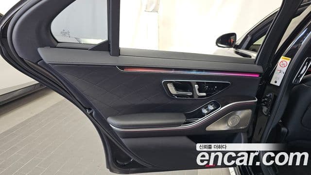 Mercedes-Benz S-Class 2021 — Photo 4/37