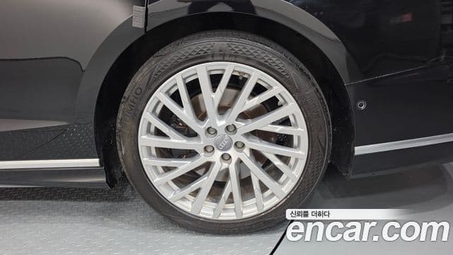 Audi A8 2020 — Şəkil 32/42