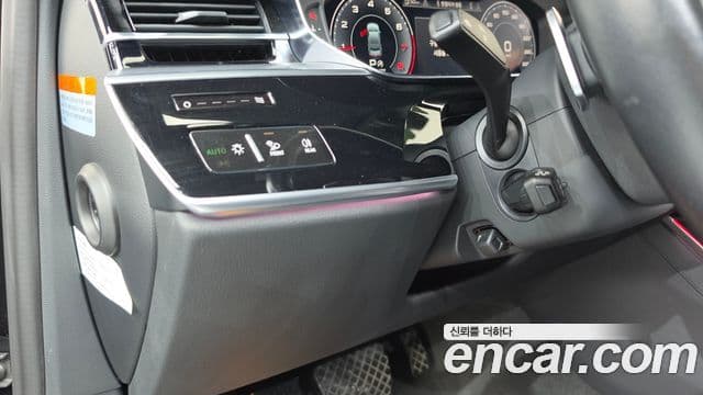 Audi A8 2020 — Şəkil 33/42