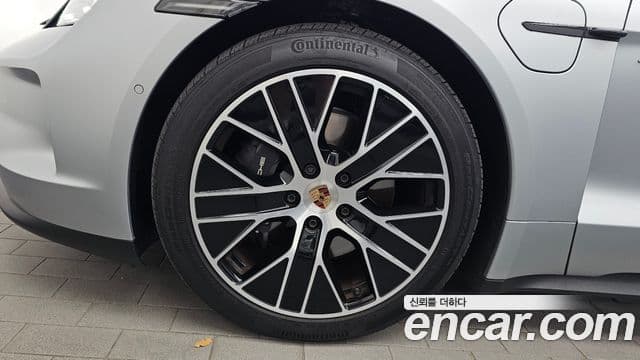 Porsche Taycan 2025 — Photo 11/20