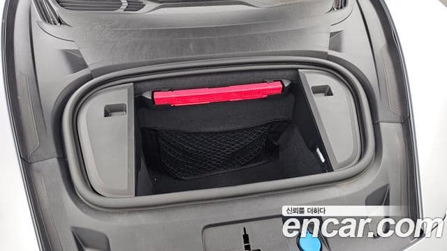 Porsche Taycan 2025 — Photo 12/20