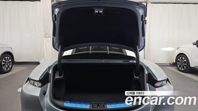 Porsche Taycan 2025 — Photo 10/20