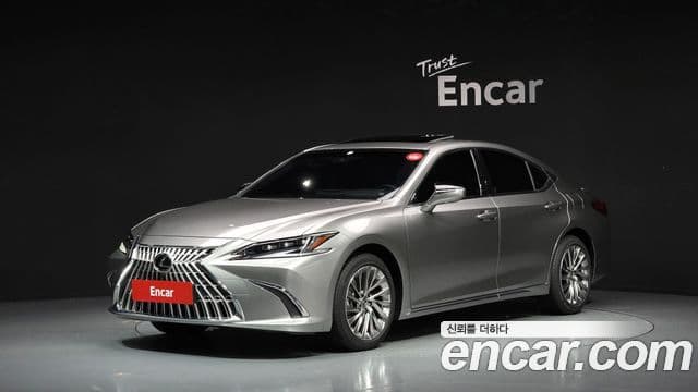 Lexus ES300h 2025 — ფოტო 13/33