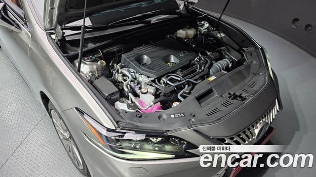 Lexus ES300h 2025 — ფოტო 8/33