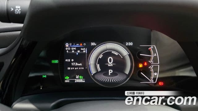 Lexus ES300h 2025 — ფოტო 19/33