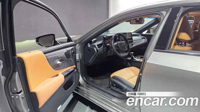 Lexus ES300h 2025 — ფოტო 21/33