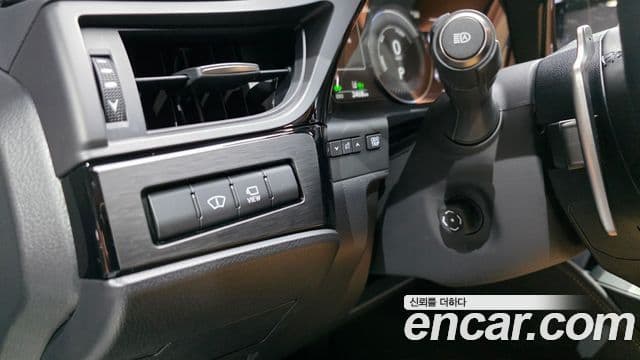 Lexus ES300h 2025 — ფოტო 27/33
