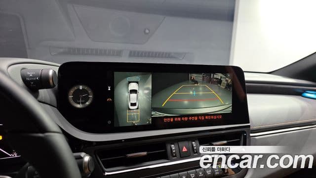 Lexus ES300h 2025 — ფოტო 25/33