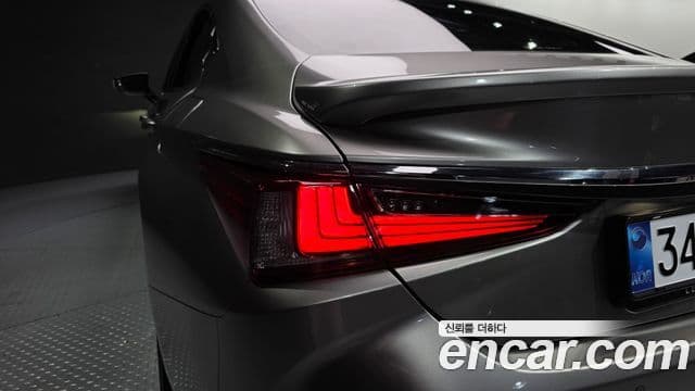 Lexus ES300h 2025 — ფოტო 10/33