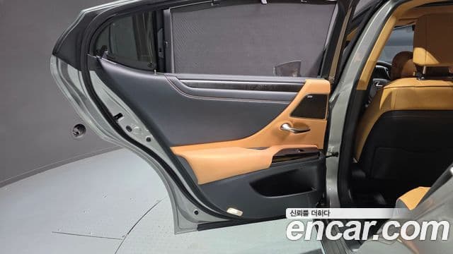 Lexus ES300h 2025 — ფოტო 5/33