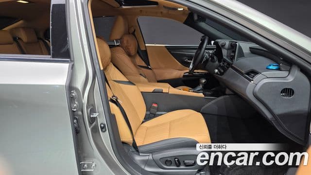 Lexus ES300h 2025 — ფოტო 20/33