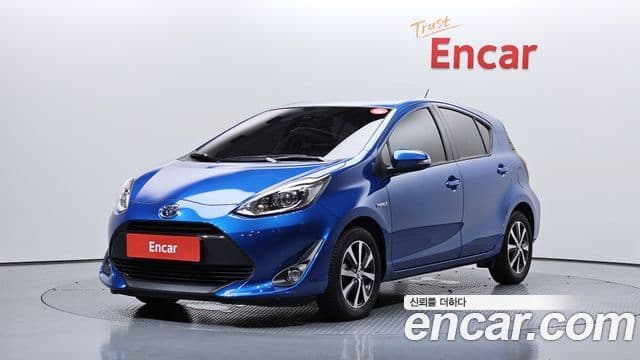 Toyota Prius C 2018 — Şəkil 11/30