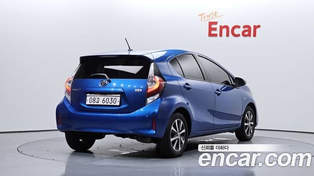 Toyota Prius C 2018 — Şəkil 1/30