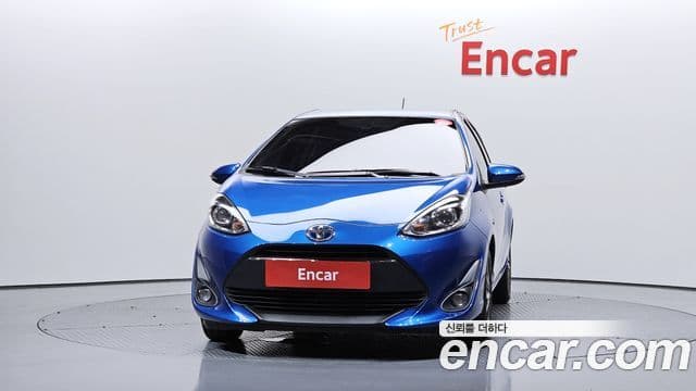 Toyota Prius C 2018 — Şəkil 4/30