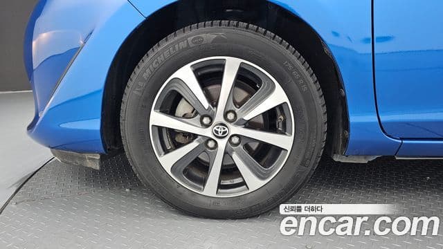 Toyota Prius C 2018 — Şəkil 19/30