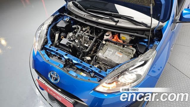Toyota Prius C 2018 — Şəkil 23/30