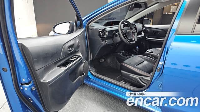 Toyota Prius C 2018 — Şəkil 24/30
