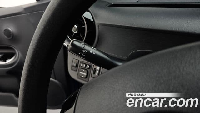 Toyota Prius C 2018 — Şəkil 7/30