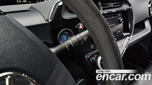 Toyota Prius C 2018 — Şəkil 3/30