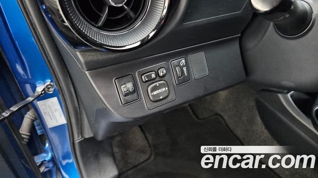 Toyota Prius C 2018 — Şəkil 8/30