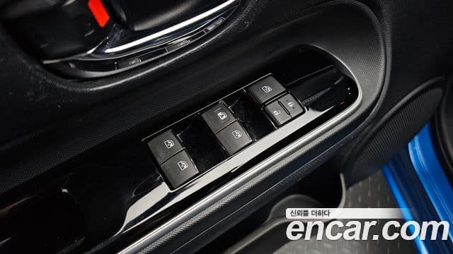 Toyota Prius C 2018 — Şəkil 15/30