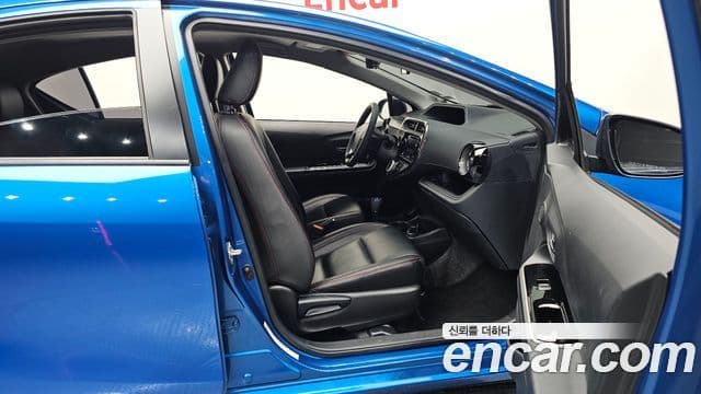 Toyota Prius C 2018 — Şəkil 12/30