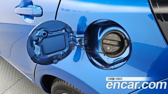 Toyota Prius C 2018 — Şəkil 9/30