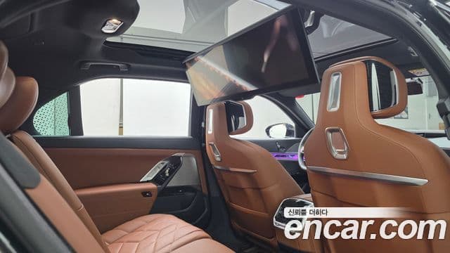 BMW 7 Series 2025 — Photo 28/32