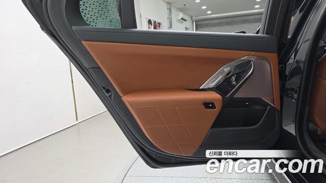 BMW 7 Series 2025 — Photo 16/32