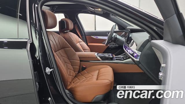 BMW 7 Series 2025 — Photo 24/32