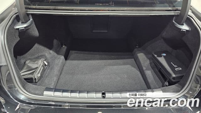 BMW 7 Series 2025 — Photo 17/32