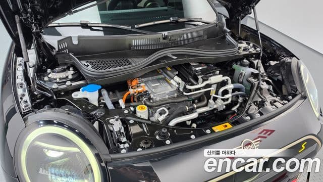 Mini Cooper Electric 2024 — ფოტო 2/31