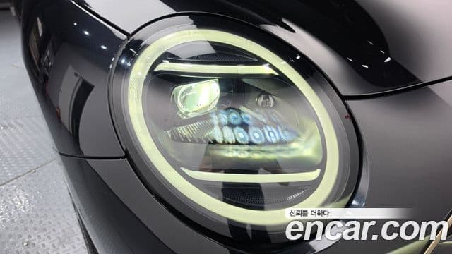 Mini Cooper Electric 2024 — ფოტო 31/31