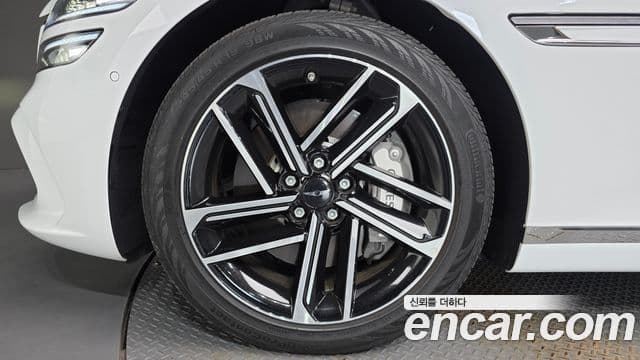Genesis G80 2025 — Photo 18/39