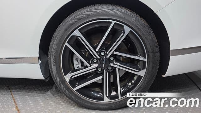 Genesis G80 2025 — Photo 22/39