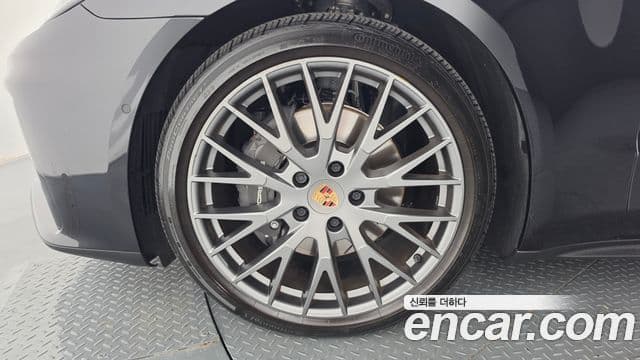 Porsche Panamera 2025 — Şəkil 34/40