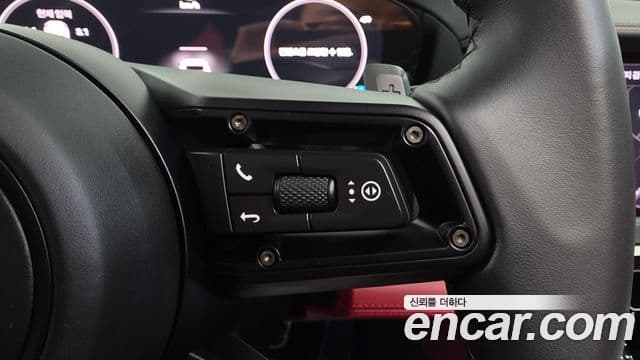 Porsche Panamera 2025 — Şəkil 30/40