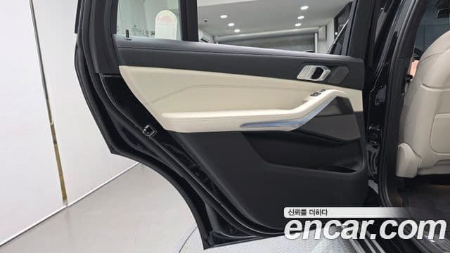 BMW X7 2025 — Photo 16/34