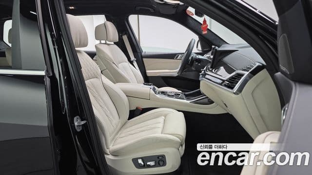 BMW X7 2025 — Photo 28/34